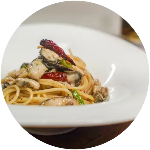 Mediterrane Pasta mit Meeresfrüchten aus dem Restaurant des Olea Camping Pag in Kroatien